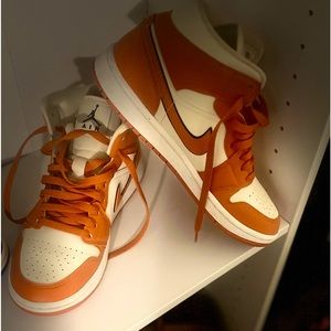Air Jordan 1 Mid SE